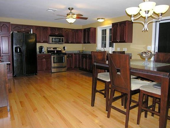 Open concept kit/dining