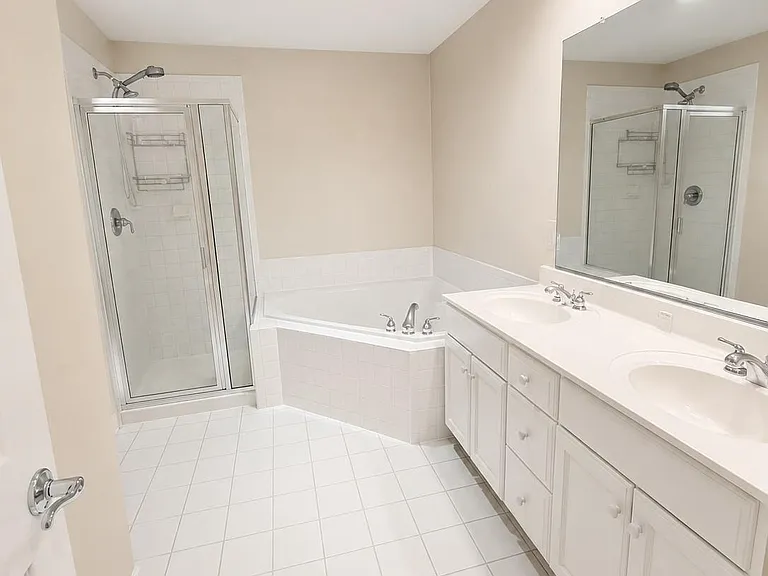 506 Fallsgrove Dr — Photo 10