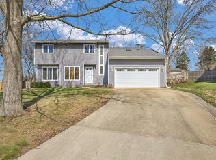 4 Genevieve Ln, Champaign, IL 61822