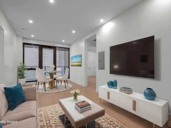 5 Court Square West image 7 of 8