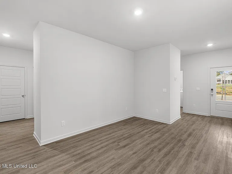 621 Stillwater Cv — Photo 10