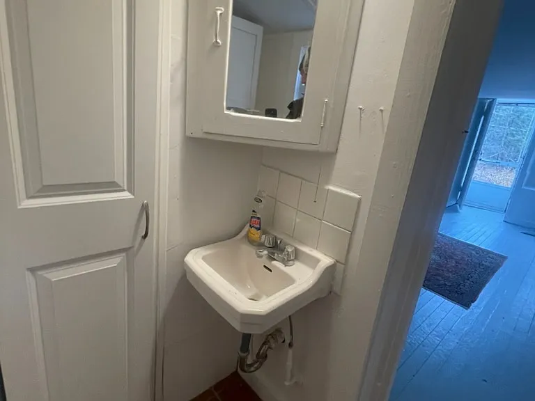 24 Hasbrouck Ln — Photo 8