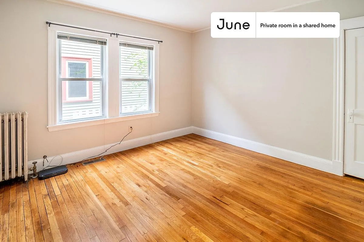 Full bedroom in 4 bed/1 bath home in Mission Hill #1227 D — Photo 2