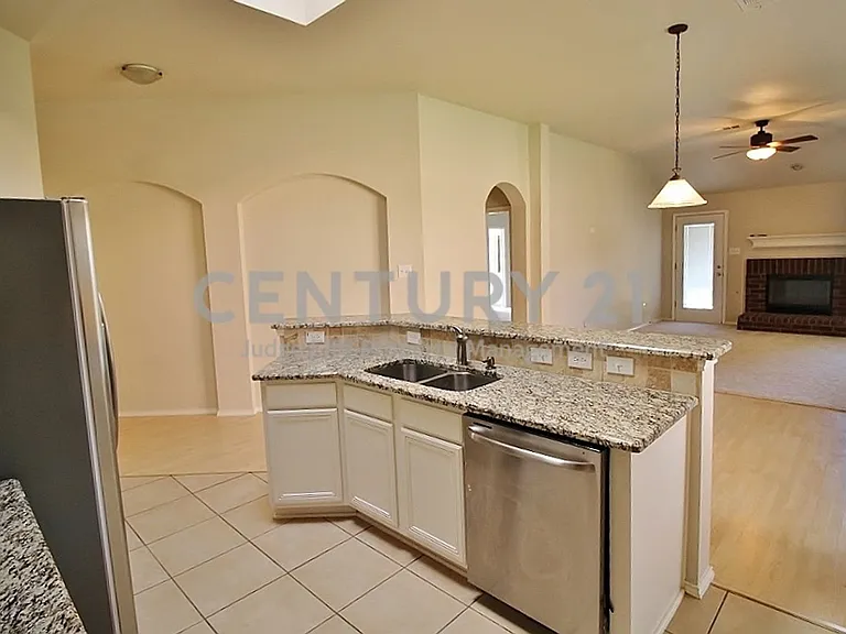 2816 Park Springs Dr — Photo 9