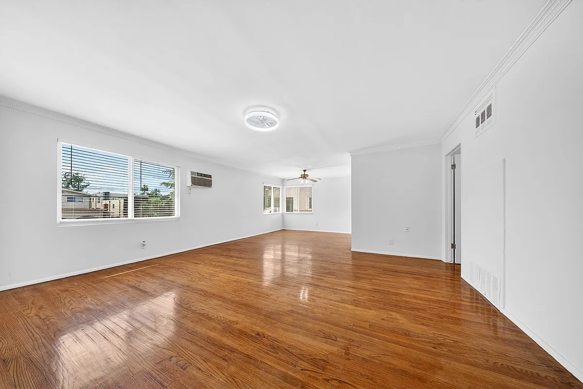 Building Photo - 5700 Hazeltine Ave