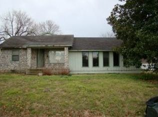 301 W Clegern St, Henryetta, OK 74437