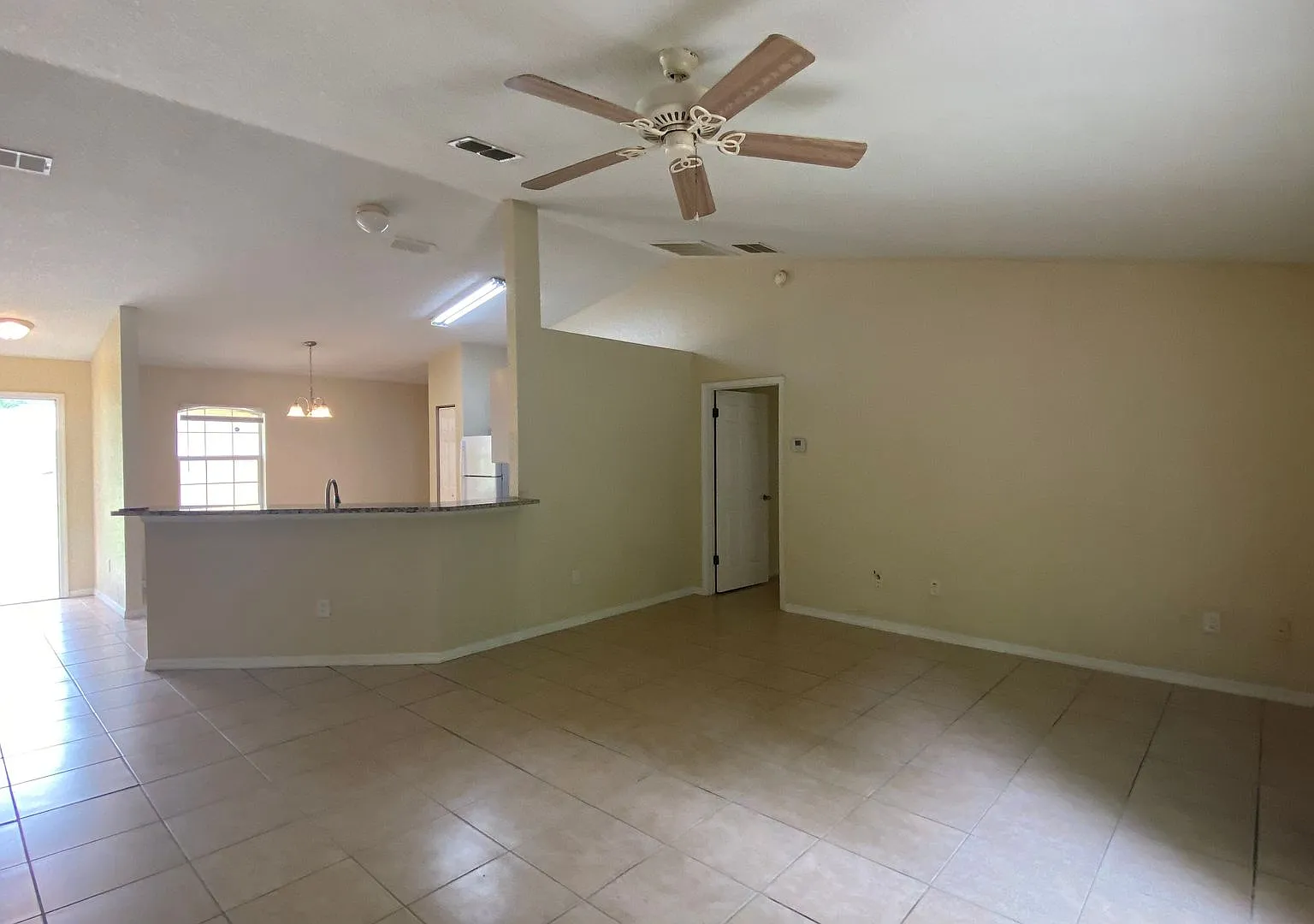3/2 bedroom available now for rent! — Photo 4