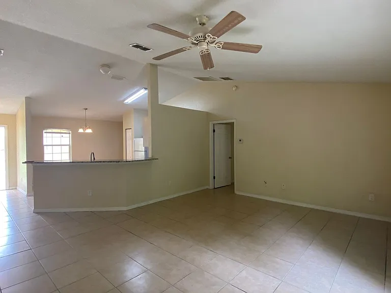 523 Silver Way Dr — Photo 4