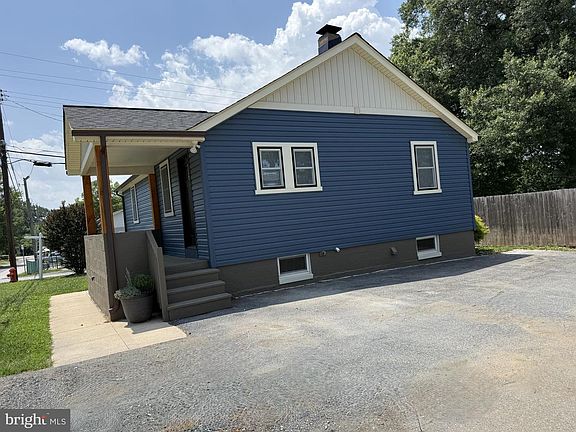 3rd image of 1000 Rosedale Ave