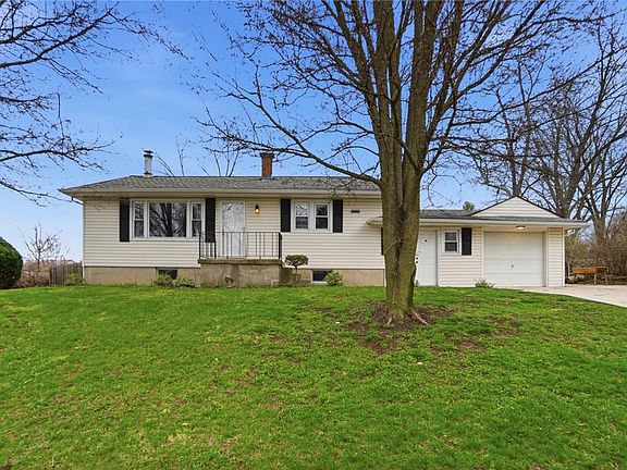 3rd image of 1305 Edwards Dr