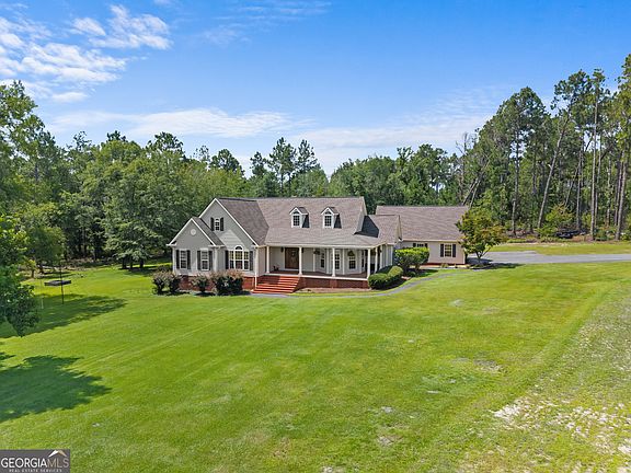 5th image of 220 Pinewood Dr