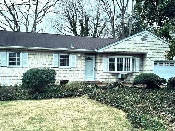 2226 Walnut Avenue, Ronkonkoma, NY 11779