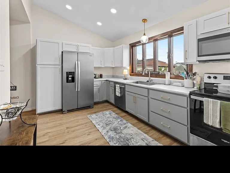 211 Lloyd Ave — Photo 17