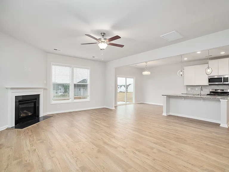 775 Justify Loop — Photo 36