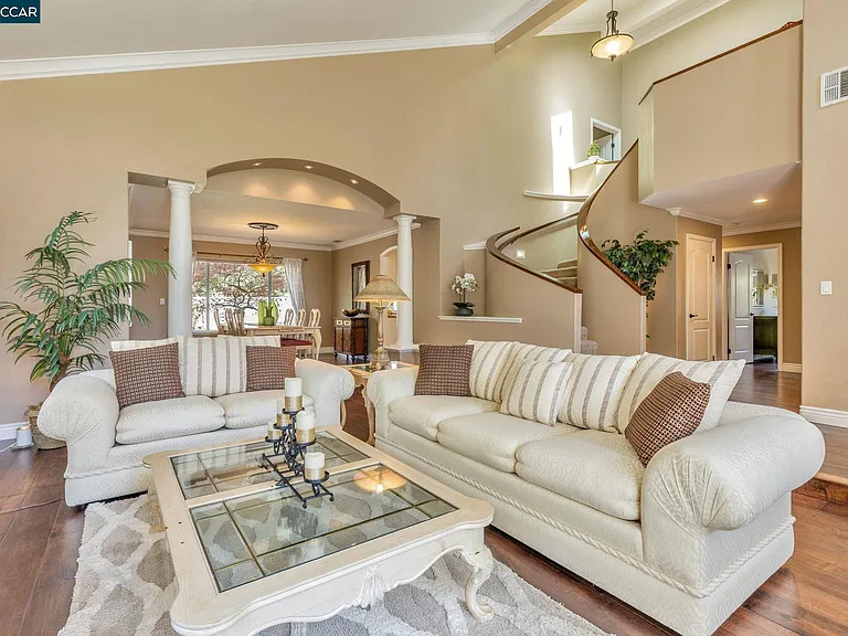 668 Sun Tree Ct — Photo 9