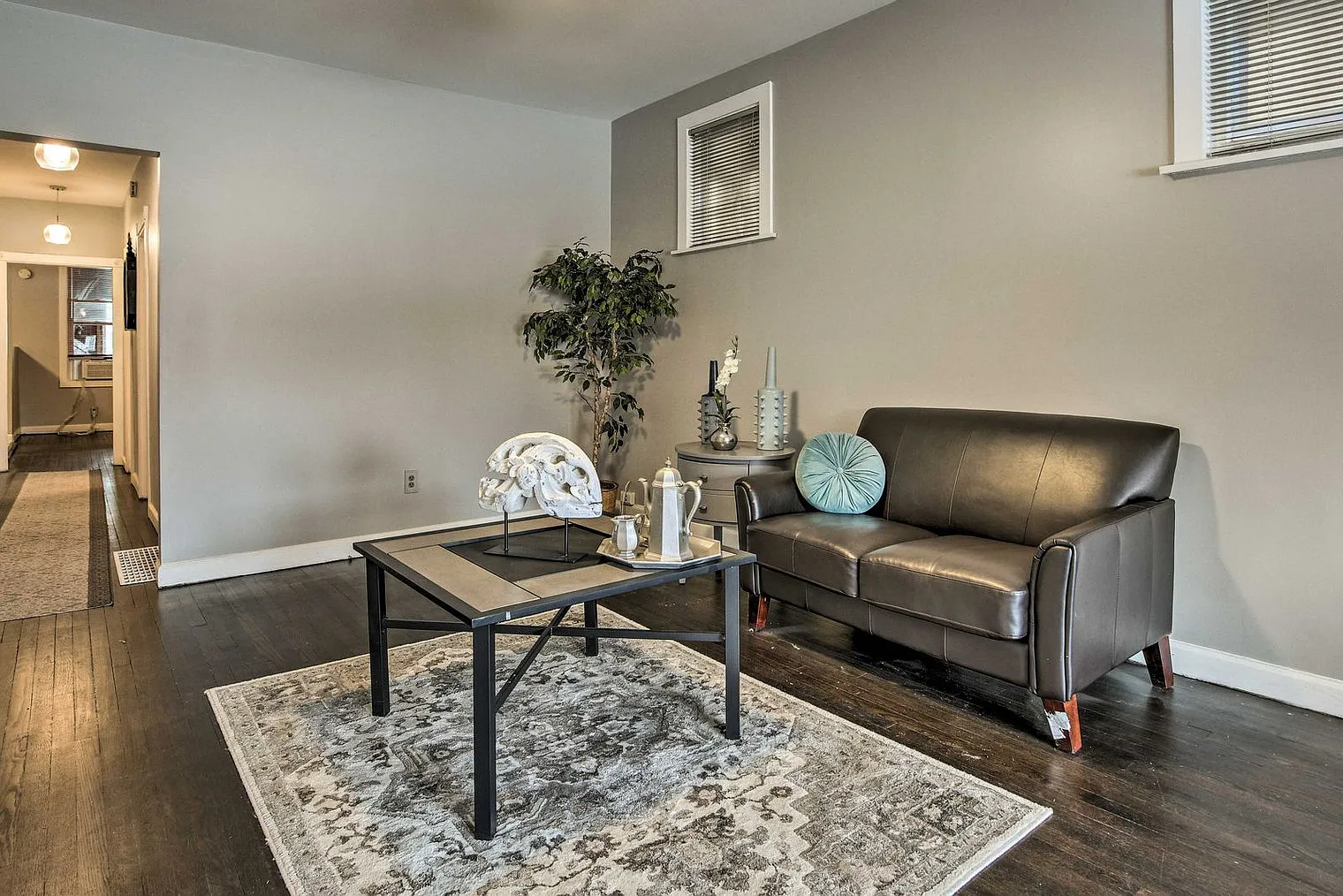 2 bed, 1.0 bath, 1593 sqft, $10,063 — Photo 2