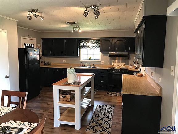 3rd image of 205 Diplomat Way