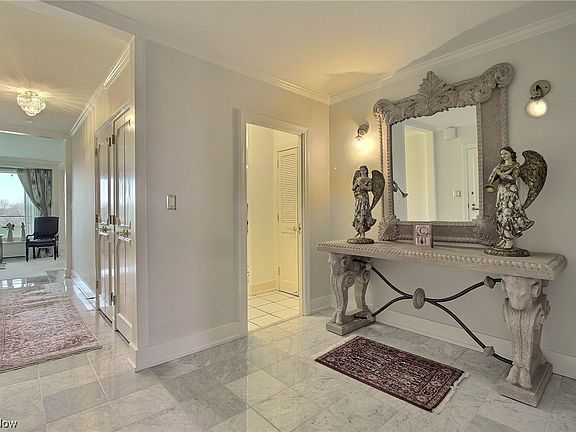 4th image of 2 Bratenahl Pl APT 7A