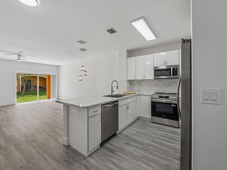 1st image of 560 St Tropez Lane