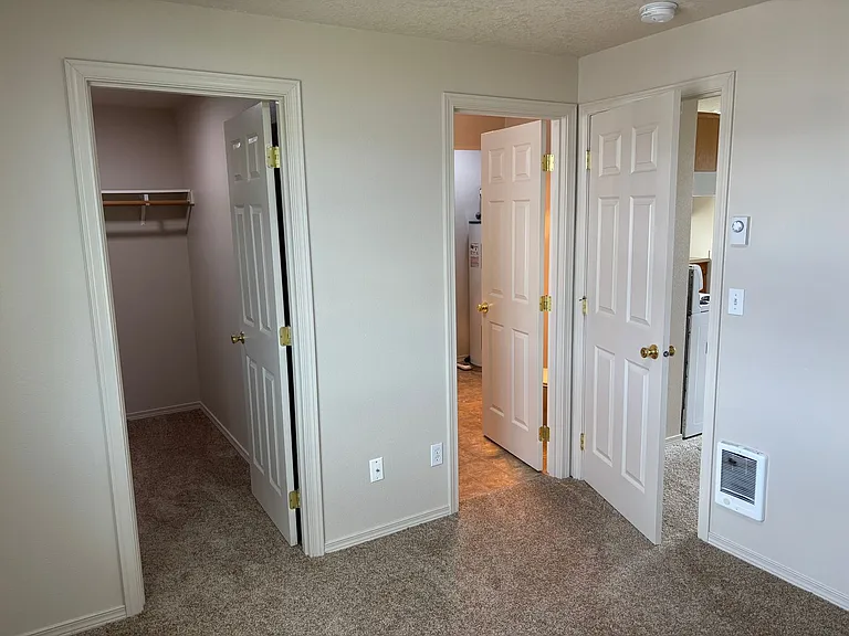 1 Bedroom Unit with Detached Garage — Photo 4