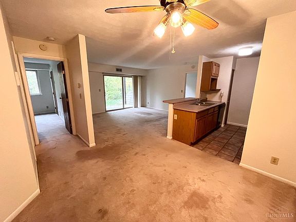 5th image of 5979 Meadowcreek Dr #4