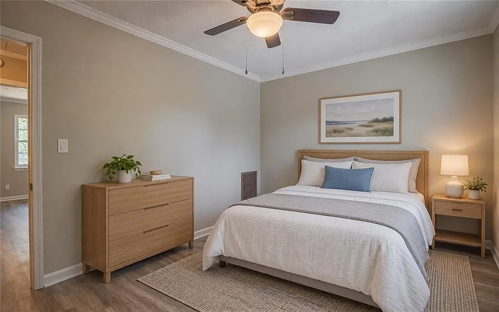 1235 Riverside Dr — Photo 3
