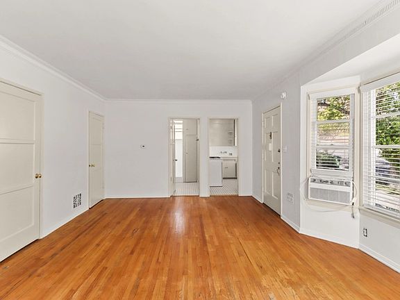 5th image of 455 Midvale Ave #455