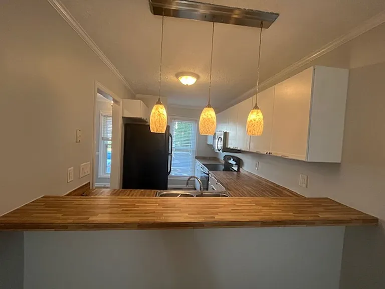 1843 Savannah Ct — Photo 33