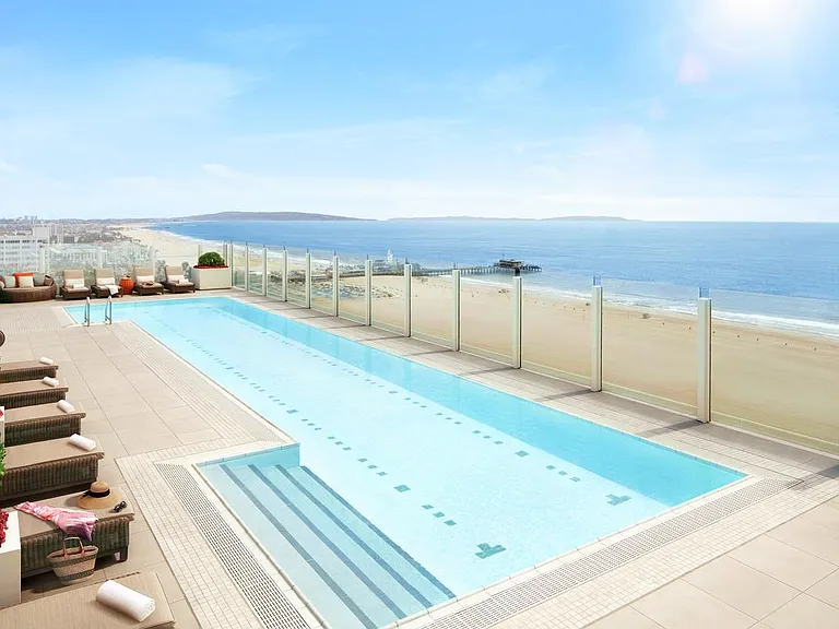 Rooftop pool overlooks the ocean
