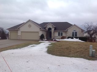 8189 Golfside Dr, Jenison, MI 49428