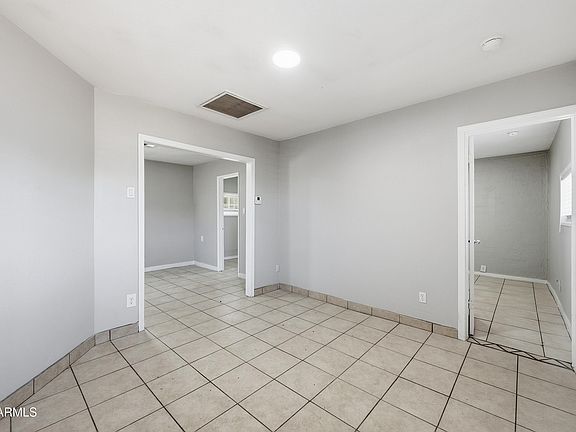 2nd image of 5206 W Ocotillo Rd APT B