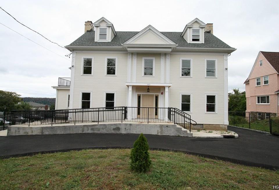 1st image of 385 Palisade Ave #1