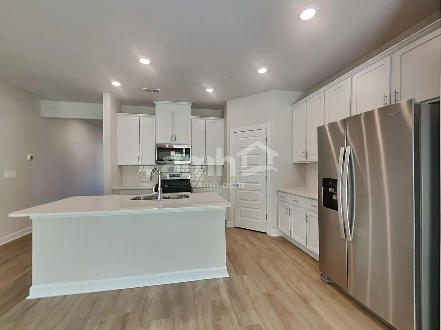 5 bed, 3.0 bath, 2674 sqft, $2,460 — Photo 4