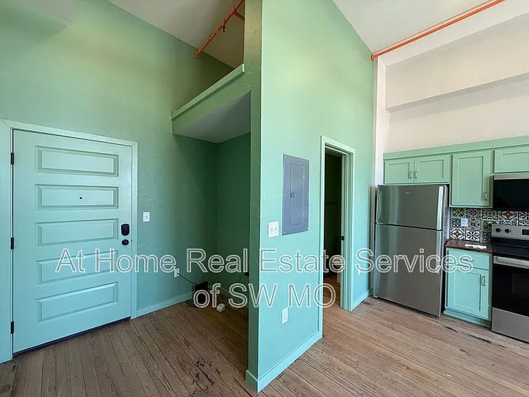 320 W Walnut St #201 — Photo 7