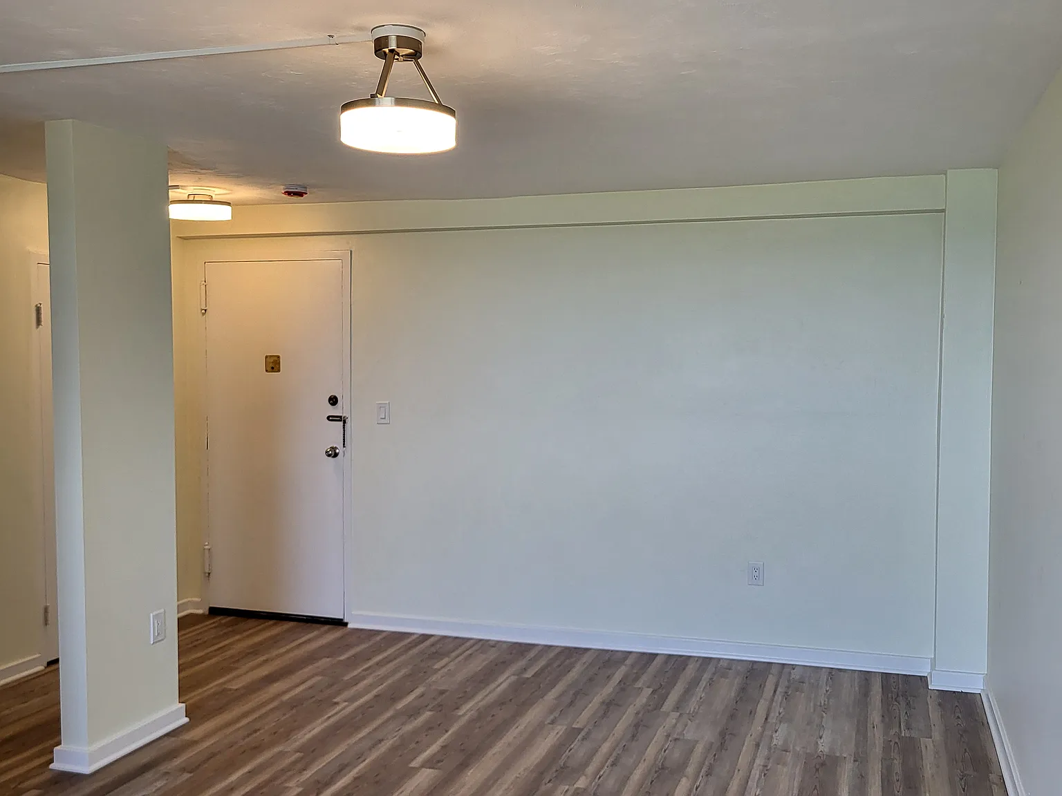 Studio, 370 sqft, $950 — Photo 2