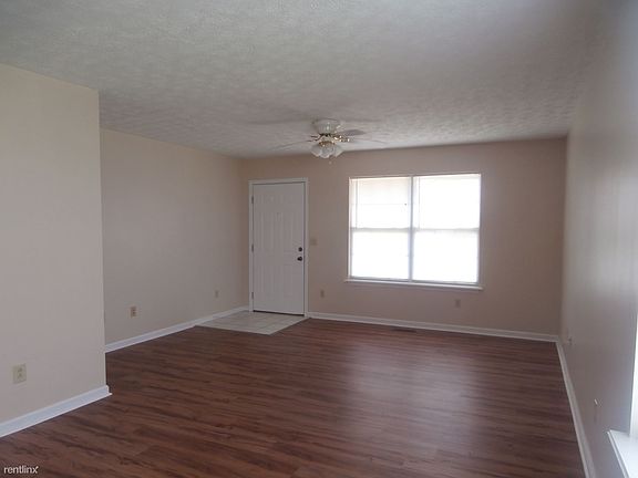 Living Room Entrance (834)