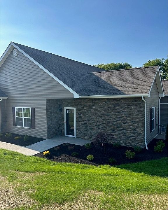 2nd image of 124 Waterford Ct