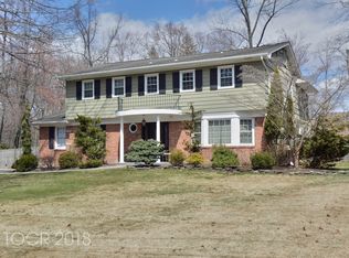 69 Oak Dr, Upper Saddle River, NJ 07458