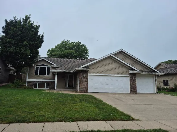 1507 West St, Yankton, SD 57078