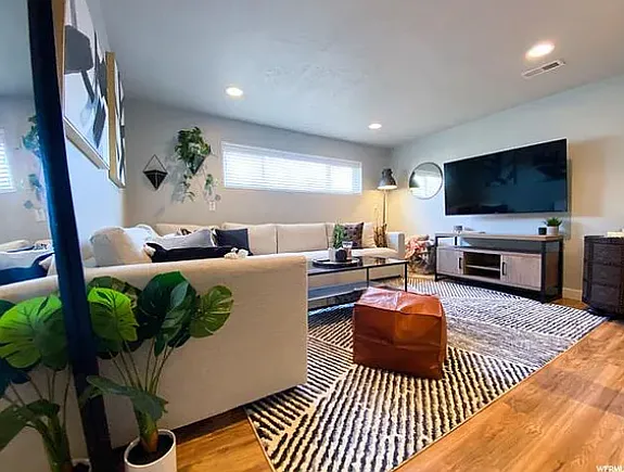 2 bed, 950 sqft, $1,700 — Photo 3