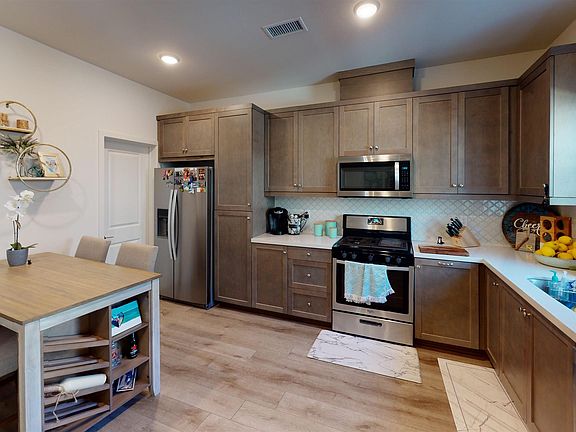2nd image of 841 Blackstone Dr