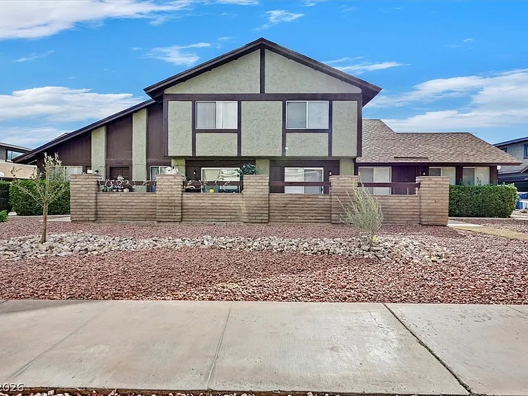 4474 Buena Vista Dr — Photo 1