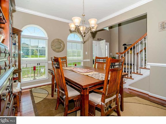 4th image of 512 Colchester Dr