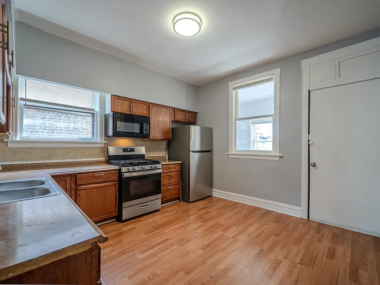 7916 S Throop St — Photo 19