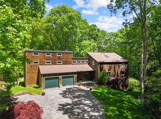 24 Valleybrook Dr, Warwick, RI 02818