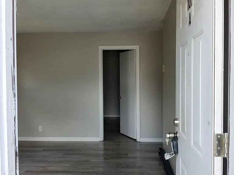 107 Old Hopkinsville Hwy #A — Photo 19