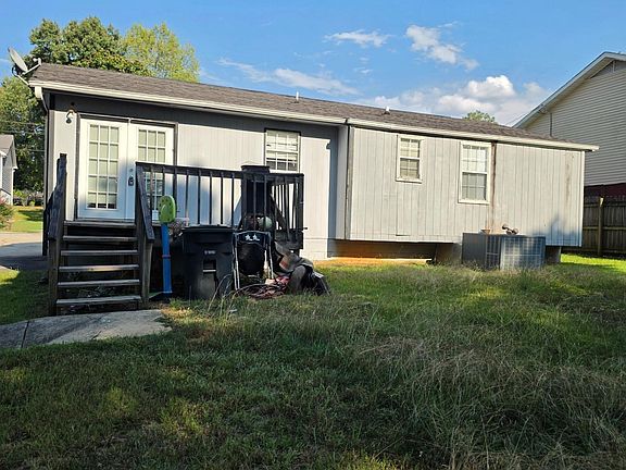 3rd image of 1924 Clover Dr