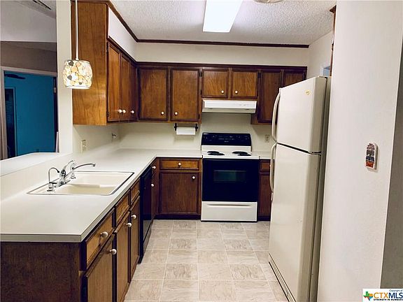 5th image of 218 Londonderry Dr