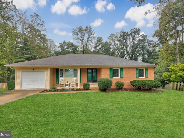 12220 Redwood Ct, Woodbridge, VA 22192