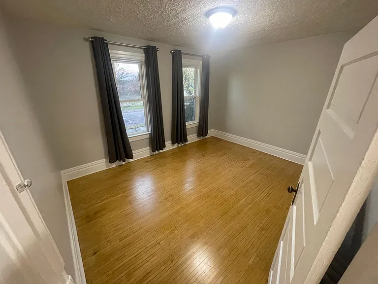 334 4th Ave #2 — Photo 3